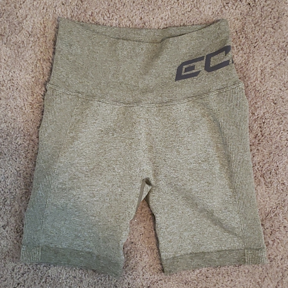 NWOT Echt Biker shorts with back contour/scrunch